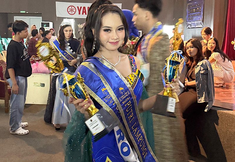  Elzira Cahya Anira Mahasiswa Universitas Teknokrat Indonesia Terpilih Best Catwalk Putri & Best Costume Pemilihan Putra-Putri Lampung 2026