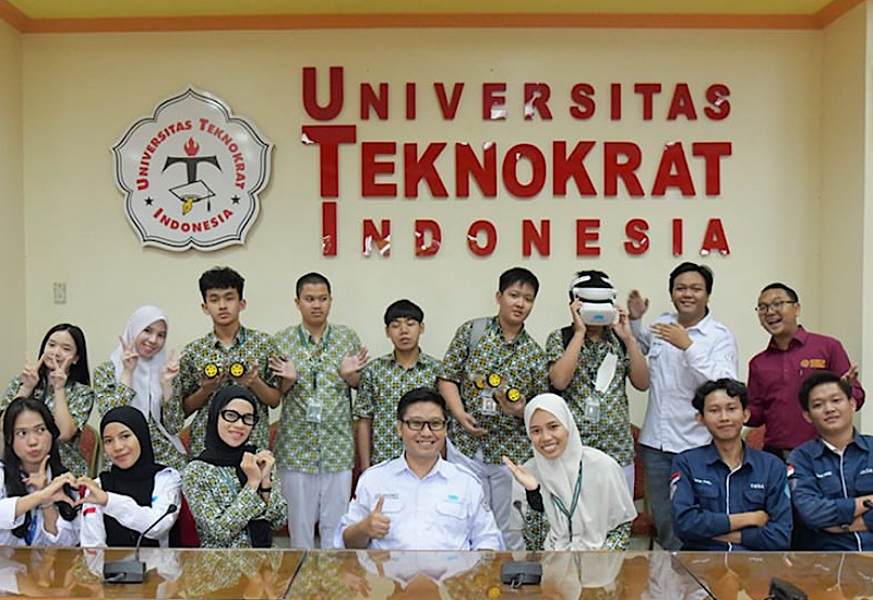  Universitas Teknokrat Indonesia Kenalkan Teknologi Metaverse Kepada Siswa SMA Tunas Mekar Indonesia