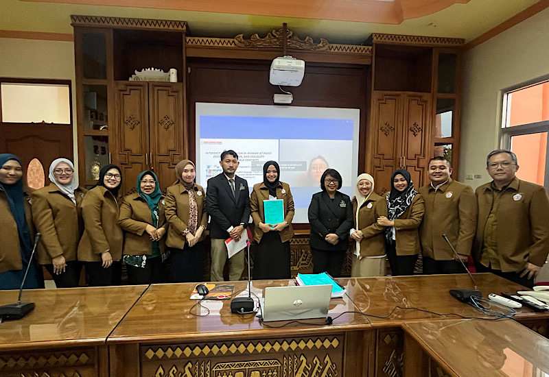 Surtinawati Lulus Magister Bahasa Inggris Universitas Teknokrat Indonesia dalam 3 Semester! Diuji Pakar Nasional hingga Internasional