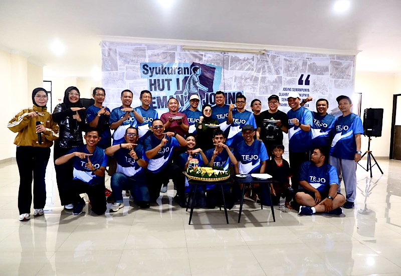 Syukuran Setahun Teman Joging di Kantor Ombudsman Lampung, Moh Mukri dan Ferdi Gunsan Dapat Potongan Tumpeng