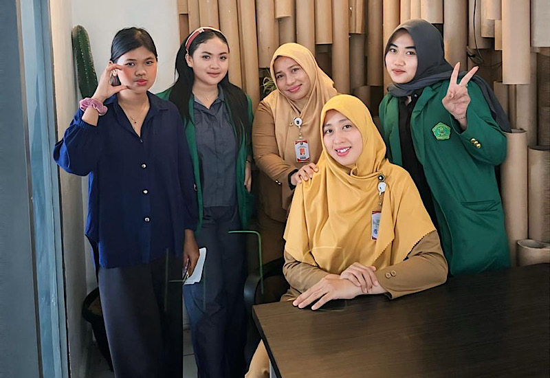 Titania Puela Agatha Mahasiswa Teknik Lingkungan Universitas Malahayati Inisiasi Pembuatan Kompos Cacing di Pekon Gisting Atas