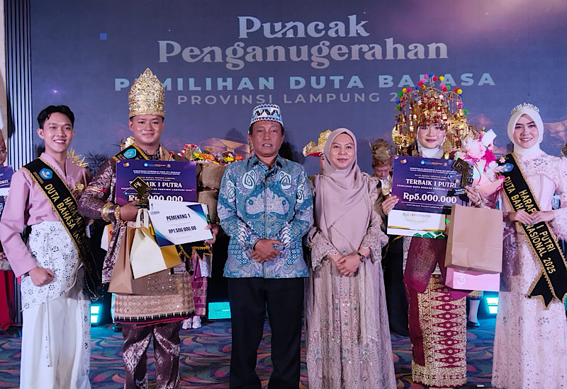 Galih Widia Putra dan Geri Melda Rina Juara I Duta Bahasa Provinsi Lampung 2026