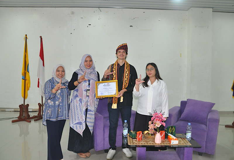  Mathias @Cowokperancis: Hobi & Kesukaan sebagai Jembatan Belajar dan Kuasai Bahasa Asing