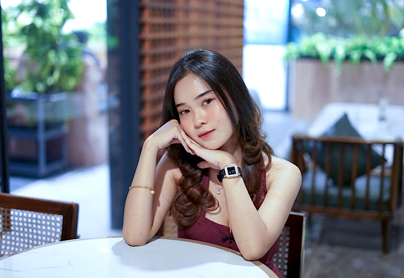  Model Lampung Tiara Nikmati Sesi Foto “Cozy” di Tazza Signature Lampung
