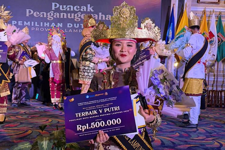  Alghaniy Balqis Mahasiswi Pendidikan Bahasa Inggris Universitas Teknokrat Indonesia Terbaik Duta Bahasa Lampung 2026