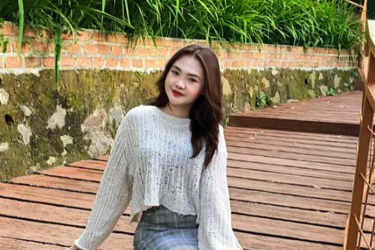 Pesona Lengkung Langit 2 Bikin Model Lampung Carissa Putri Zivara Jatuh Hati: Sejuk, Nyaman, dan Instagramable Banget!