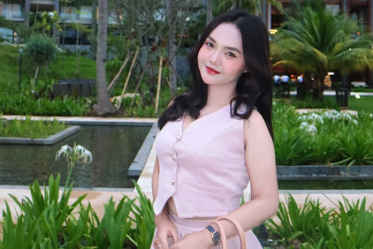  Model Lampung Carissa Puji Pertunjukan Tari Tradisional di Lampung Marriott Resort & Spa Pesawaran