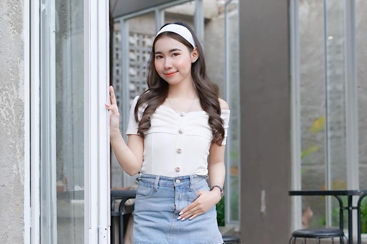  Asyik dan Estetik, Model Lampung Dhea Sandrina Gandeng Yukitaphotogeh Gelar Photoshoot Sambil Melukis di Maru House