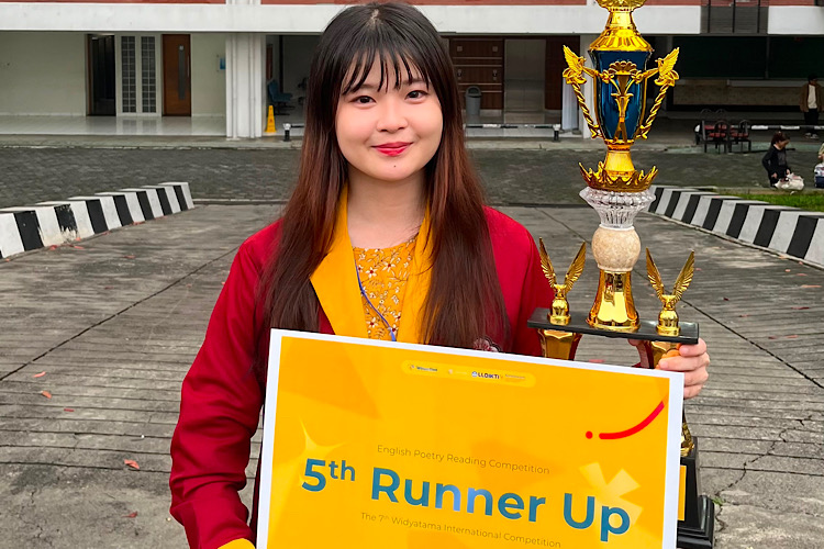 Elvira Febriana Mahasiswa Teknokrat