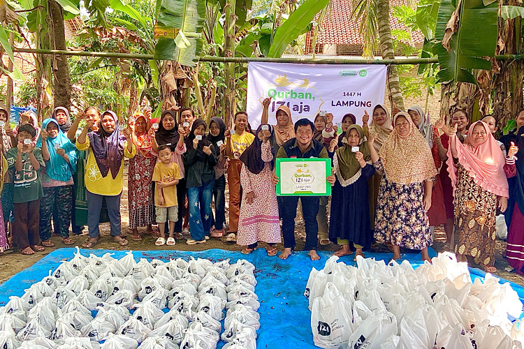  Wujudkan Pemerataan, IZI Lampung Salurkan Sapi dan Kambing Kurban di Kampung Ngebin Natar Lamsel