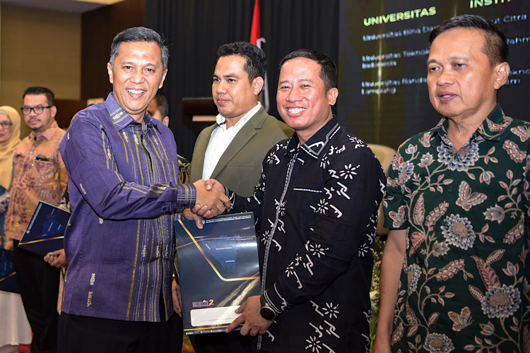  Raih Penghargaan IKU 2025, Ternyata Ini Rahasia Universitas Teknokrat Indonesia Jadi Kampus Swasta Percontohan LLDikti 2!