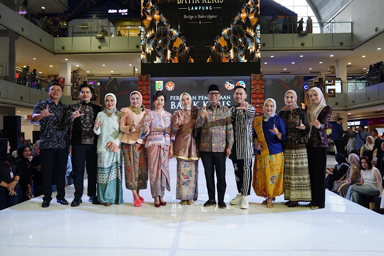  Dwita Ria Gunadi Apresiasi Kolaborasi Dekranasda-Batik Keris Lestarikan Wastra Lampung