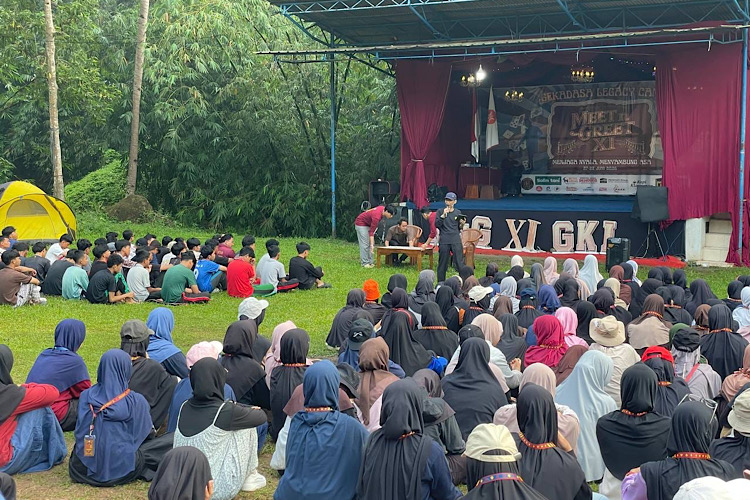 Abdul Hakim Motivasi Pemuda Bandar Lampung dalam Camping Kepemudaan