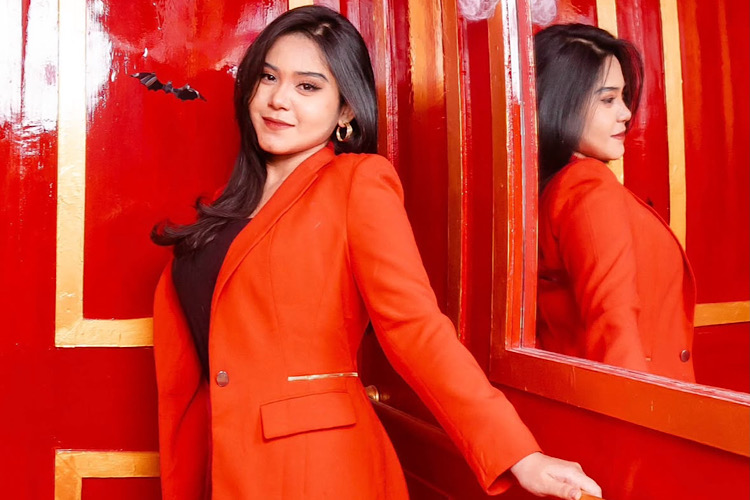  Gaya “Membuncah” di Kriyakala Studio, Model Lampung Dedek Indah Sari Tampil Memukau