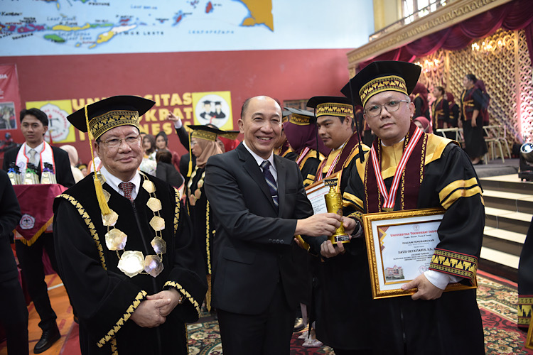 Wisuda Universitas Teknokrat Indonesia, Gubernur Lampung Puji Lulusan yang Terserap Kerja Sebelum Lulus