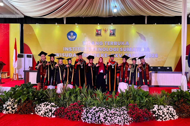 7 Lulusan Perdana Prodi Rekayasa Kosmetik Itera Ikuti Wisuda, 2 Diterima Kerja Prawisuda