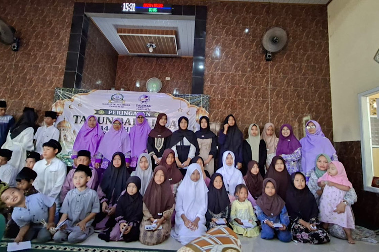 Salimah Candirejo dan Majelis Taklim Samawa Santuni 100 Anak Yatim pada Peringatan Tahun Baru Islam 1448 H