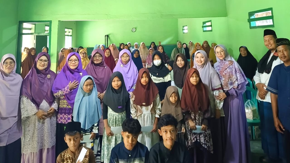  Salimah Pringsewu Santuni Anak Yatim dan Edukasi Pengelolaan Sampah dalam Kajian Rutin