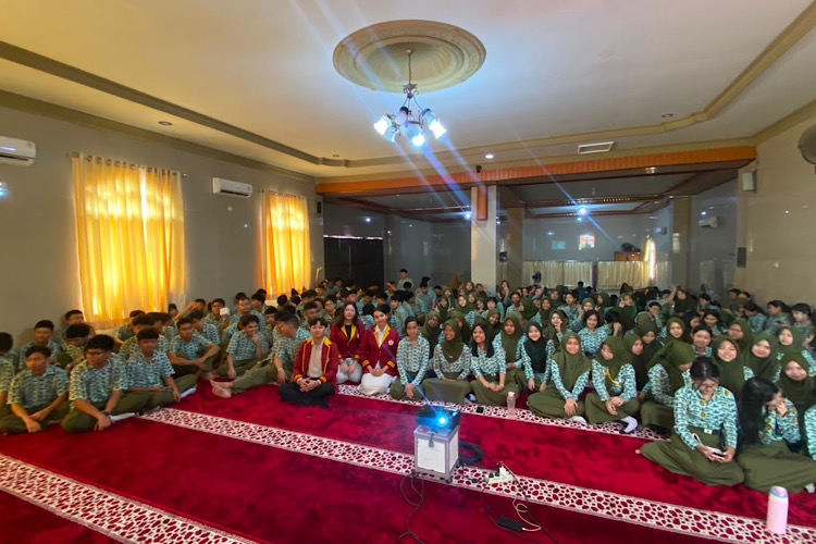  Mahasiswa Terbaik Kampus Berdampak Universitas Teknokrat Indonesia Pengabdian di SMAN 1 Bandar Lampung, Dukung Ketercapaian SDGs