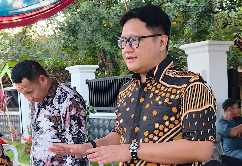  Ketua DPRD Lampung Ahmad Giri Akbar Tegaskan Sekolah Dilarang Wajibkan Beli Seragam