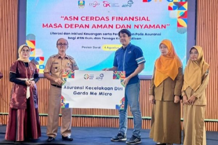 OJK-Pemkab Pesbar Konkret Wujudkan Inklusi Keuangan, 150 ASN Terima Polis Asuransi Jiwa