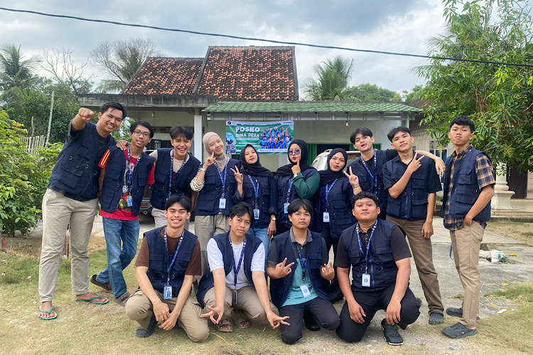 Mahasiswa Universitas Teknokrat Indonesia Pengabdian di Desa Tanah Abang Lampung Utara