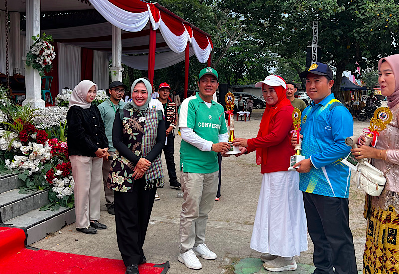 Karnaval Budaya Nusantara: SMAN 1 Pesisir Tengah Juara I Pawai Budaya Kategori SMA