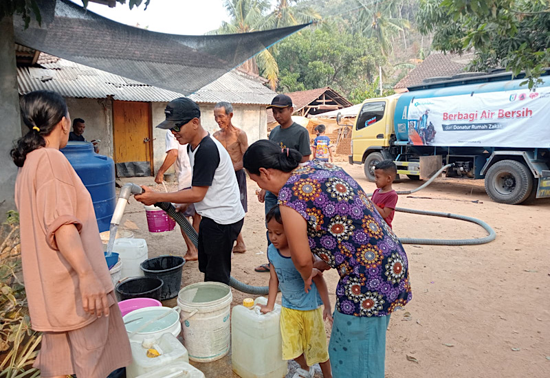 Rumah Zakat dan BPBD Pringsewu Salurkan Air Bersih di Gadingrejo dan Pagelaran Utara