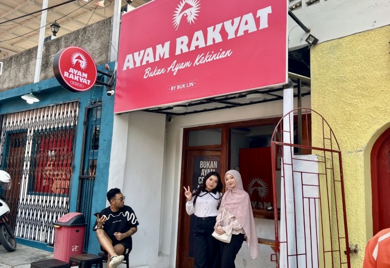 Usaha Ayam Rakyat di Jalan Flamboyan Enggal Buka Sampai Jam Satu Malam