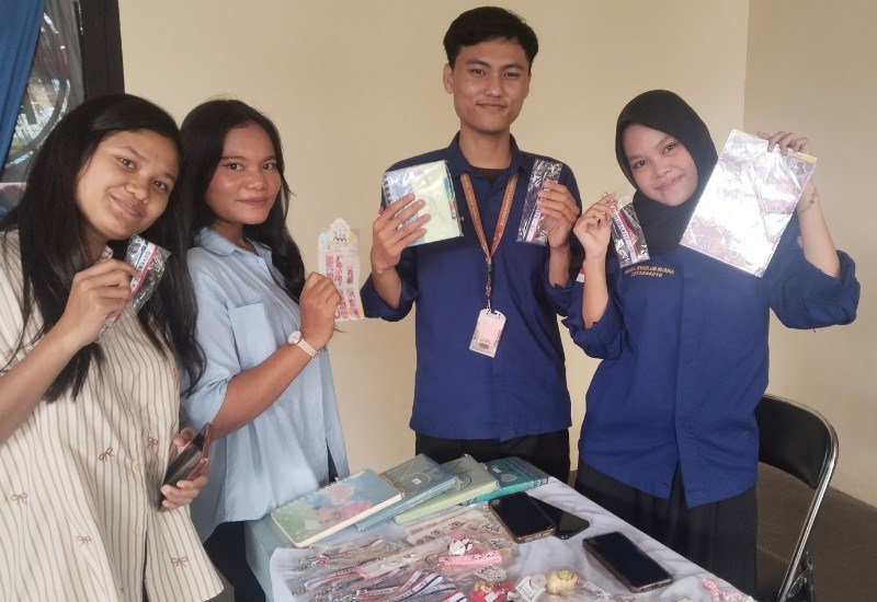  Francetival 2026: Danus Imasapra Jual Gelang, Gantungan Kunci, dan Buku