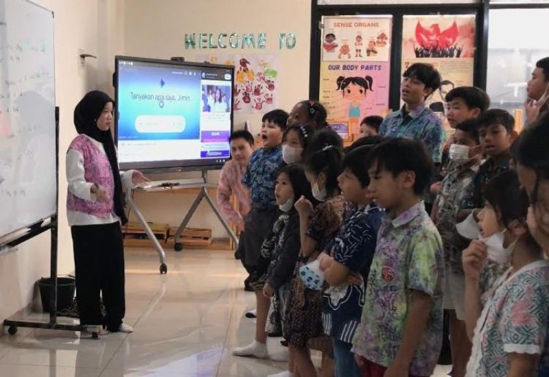  Dari Glints ke Ruang Kelas, Alvina Zahra Alumni Pendidikan Bahasa Prancis FKIP Unila Tekuni Karier sebagai Guru