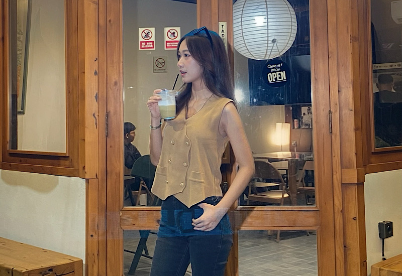 Isi Waktu Luang, Model Lampung Rita Agustin Nikmati Suasana Estetik ala Jepang di FatBoy Dining Club