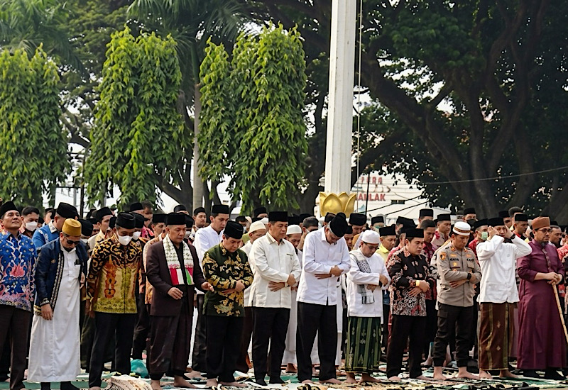  Rektor Universitas Teknokrat Indonesia Nasrullah Yusuf Ikuti Salat Istisqa di Lapangan Korpri Pemprov Lampung