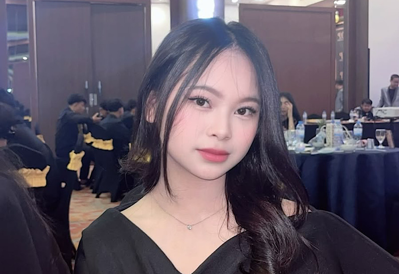  Tampil Anggun dengan Dress Code Hitam, Zakia Evelyna Jasmine Hadiri Acara di Hotel Horison