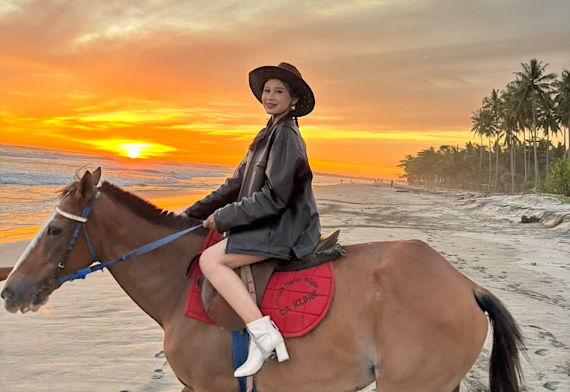 Model Lampung Alvira Paramitha Gencarkan Promosi Wisata Pesisir Barat Melalui Media Sosial
