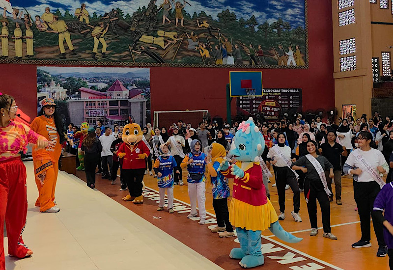 Universitas Teknokrat Indonesia Pecah! Senam Zumba Bikin Gelanggang Mahasiswa Dr HM Nasrullah Yusuf Meriah
