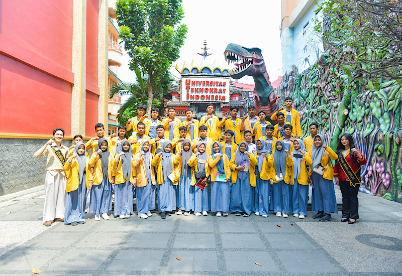SMK Muhammadiyah Seputih Raman Belajar Robot di Universitas Teknokrat Indonesia Kampus Sang Juara